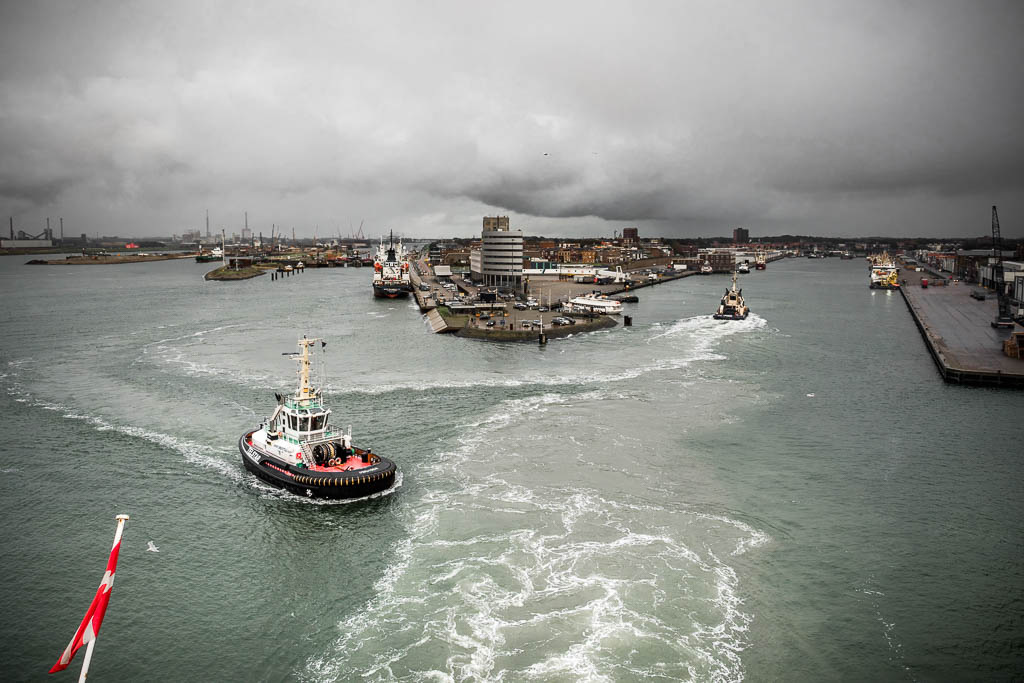 Blick von der Fähre Princess Seaways auf den Hafen von Amsterdam IJmuiden