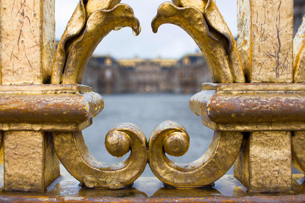 Allein auf dem Schlossplatz Versailles am morgen 12 Sehenswürdigkeiten und Tipps für eine Reise nach Versailles