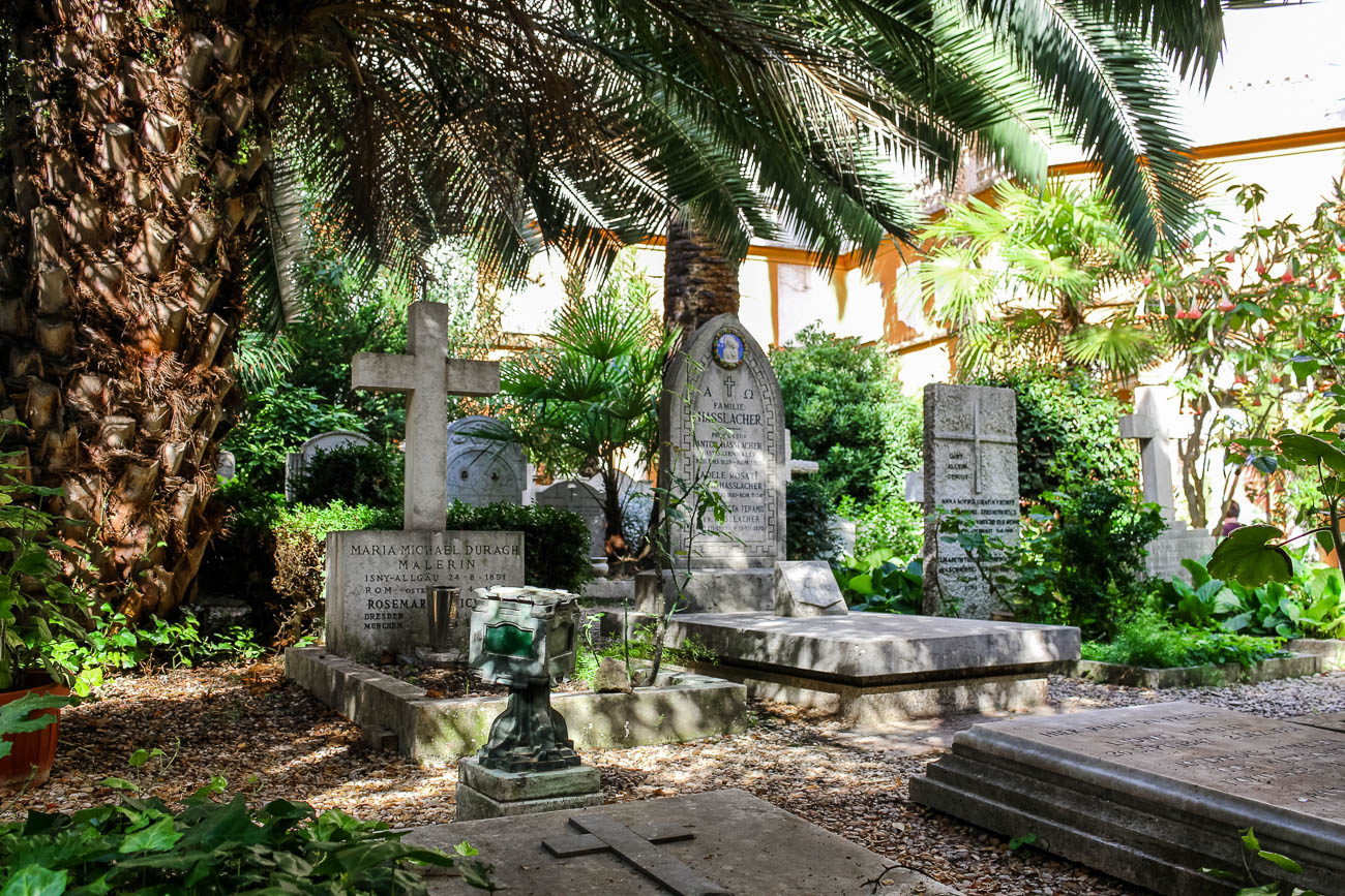 Der deutsche Friedhof in Rom: Ein Besuch auf dem Campo Santo Teutonico im Vatikan