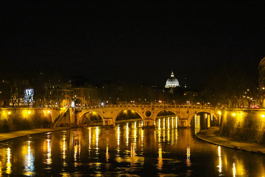 Blick auf Petersdom vom Ponte Garibaldi