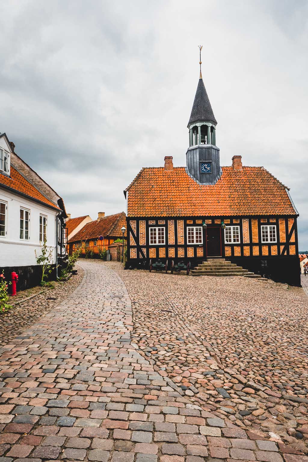 Altes Rathaus in der Altstadt von Ebeltoft Urlaub in Djursland: Ausflugsziele und Sehenswürdigkeiten rund um Ebeltoft Dänemark